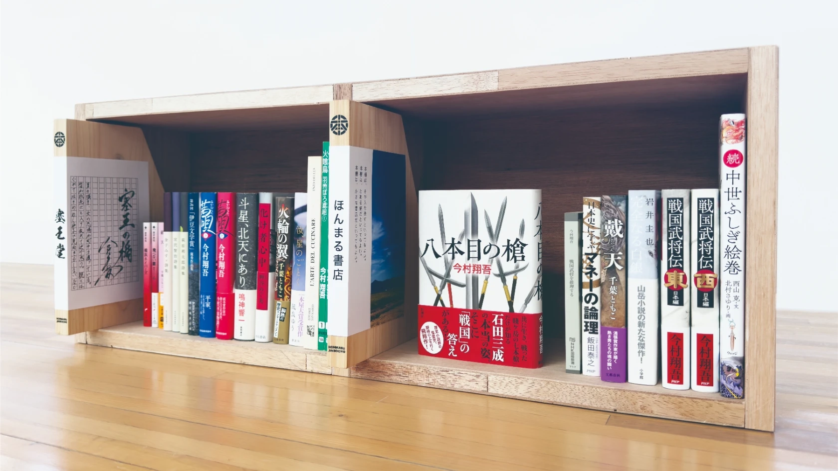 様々なサイズの書籍に対応